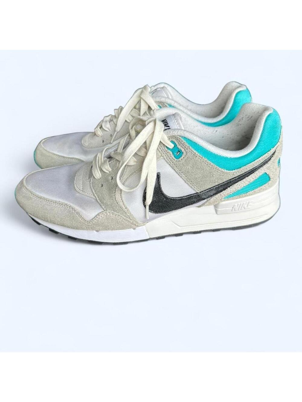 Nike Men's White and Cream Trainer